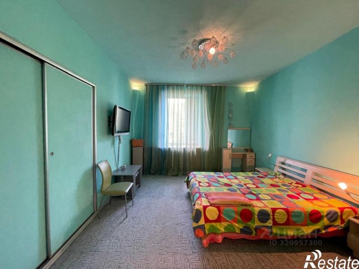 3-комн квартира улица Генерала Журбы, 4,  д. 4