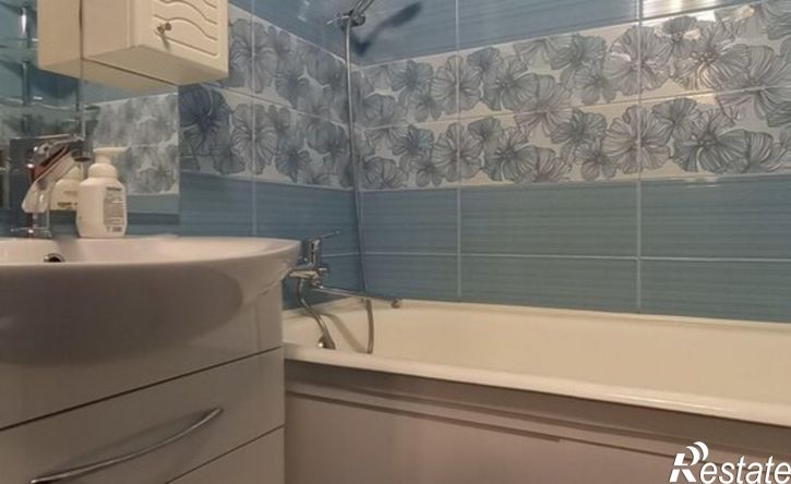 2-комн квартира улица Адмирала Флота Лобова, 45,  д. 45