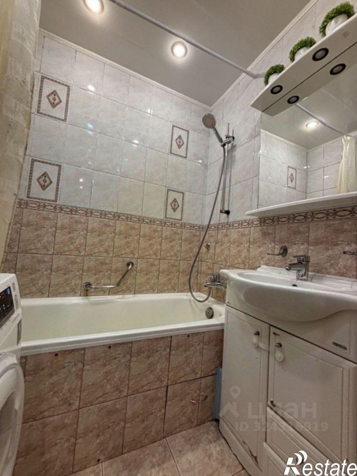 2-комн квартира улица Адмирала Флота Лобова, 31 к1,  д. 31 к1