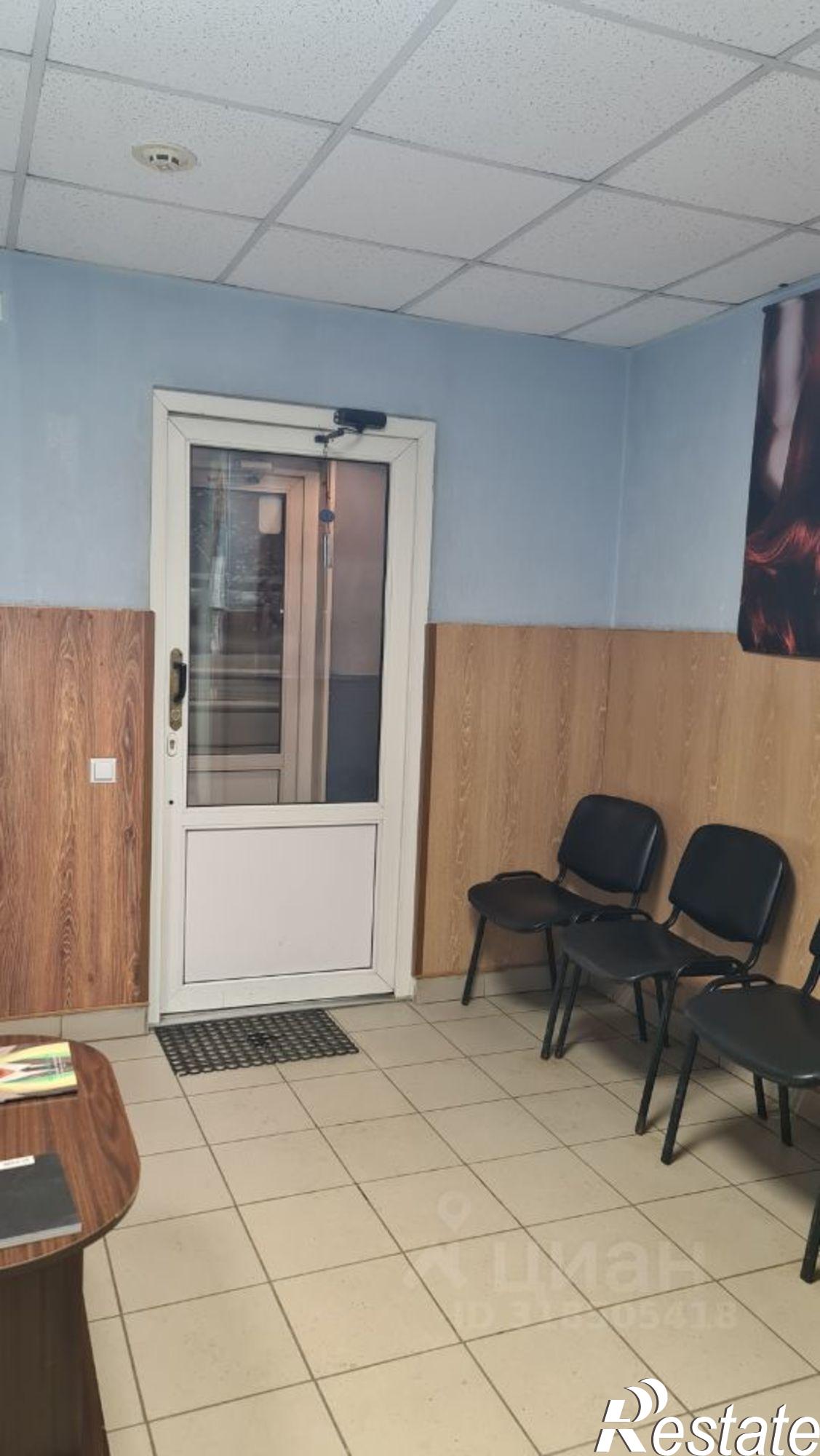 Купить торговое помещение за 12 131 700 рублей на пр-кт Кирова, 28