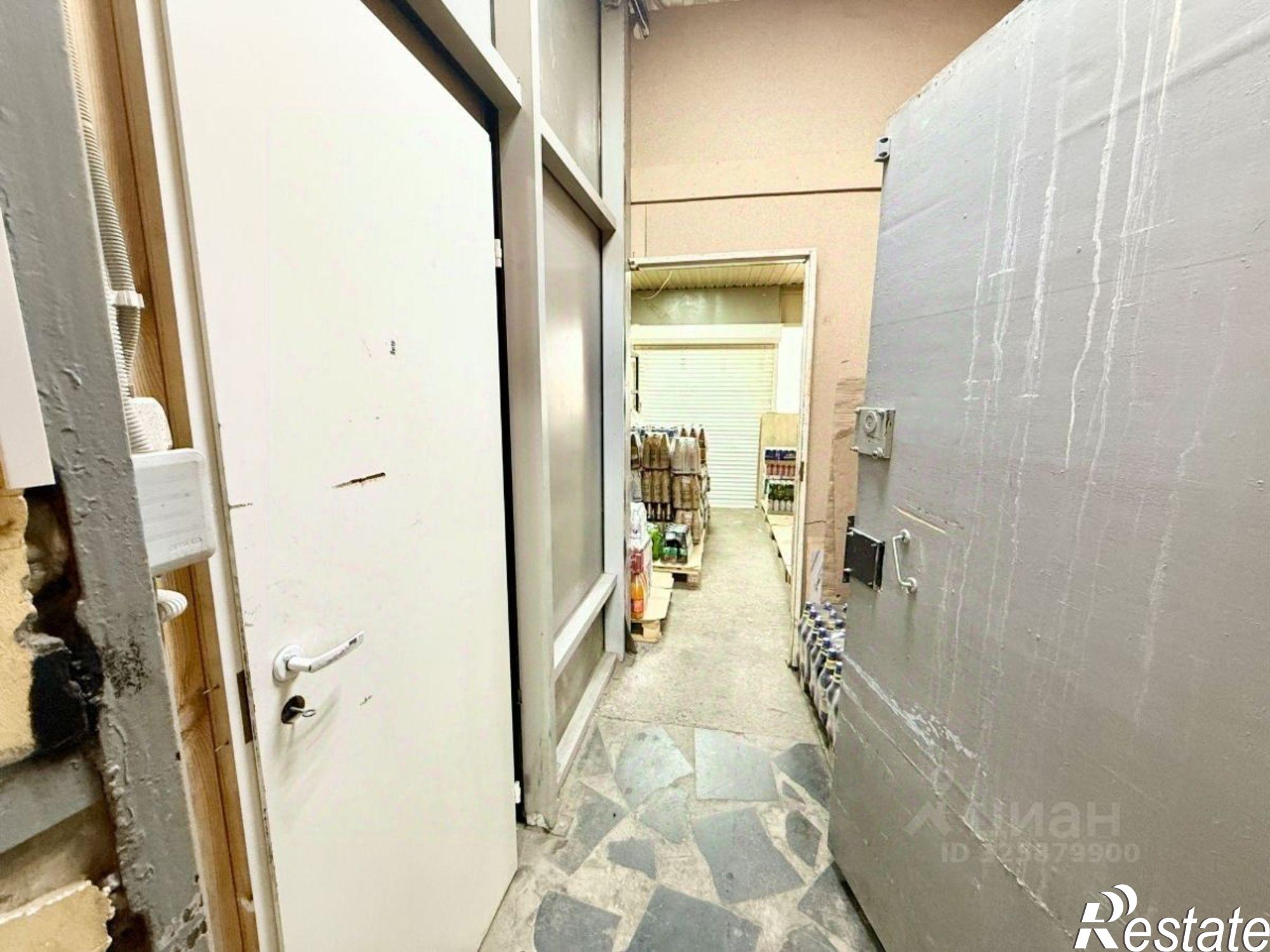 Купить торговое помещение за 25 000 100 рублей на Скальная улица, 8