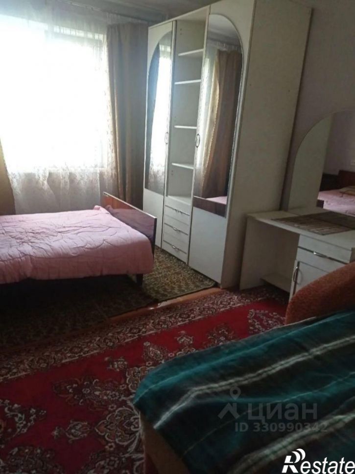 2-комн квартира улица Александрова, 40,  д. 40