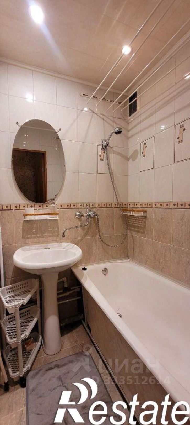 2-комн квартира улица Александрова, 38,  д. 38
