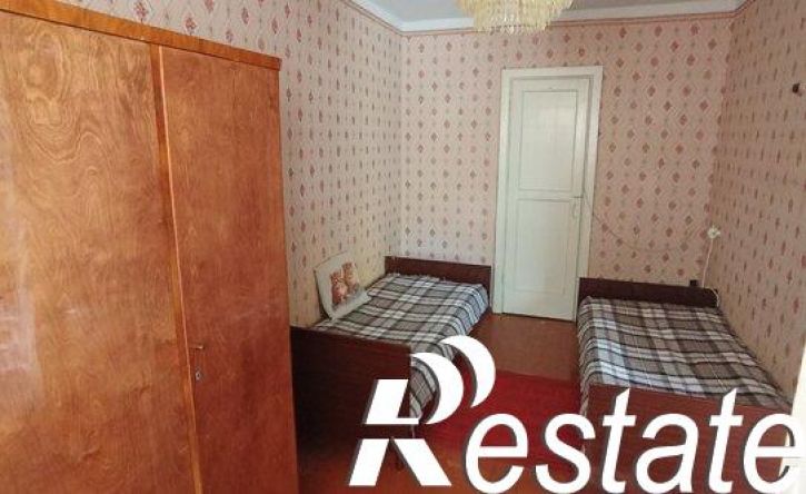 2-комн квартира улица Буркова, 33,  д. 33